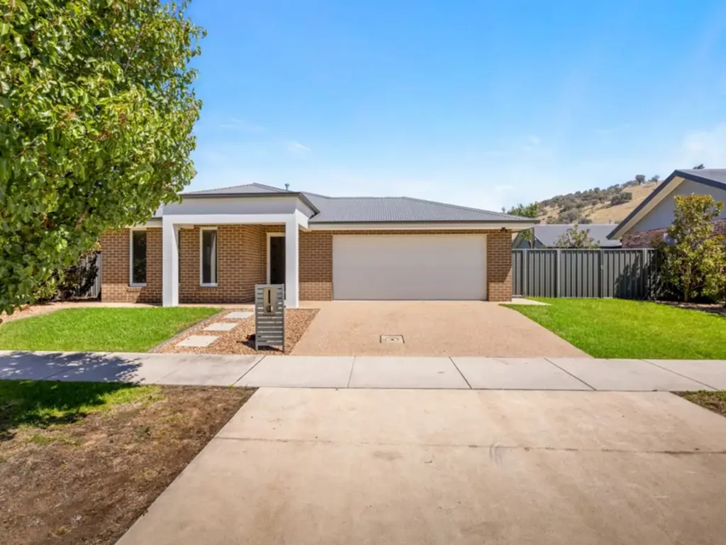 Spacious Family Home for Rent – Perfectly Positioned with Modern Features