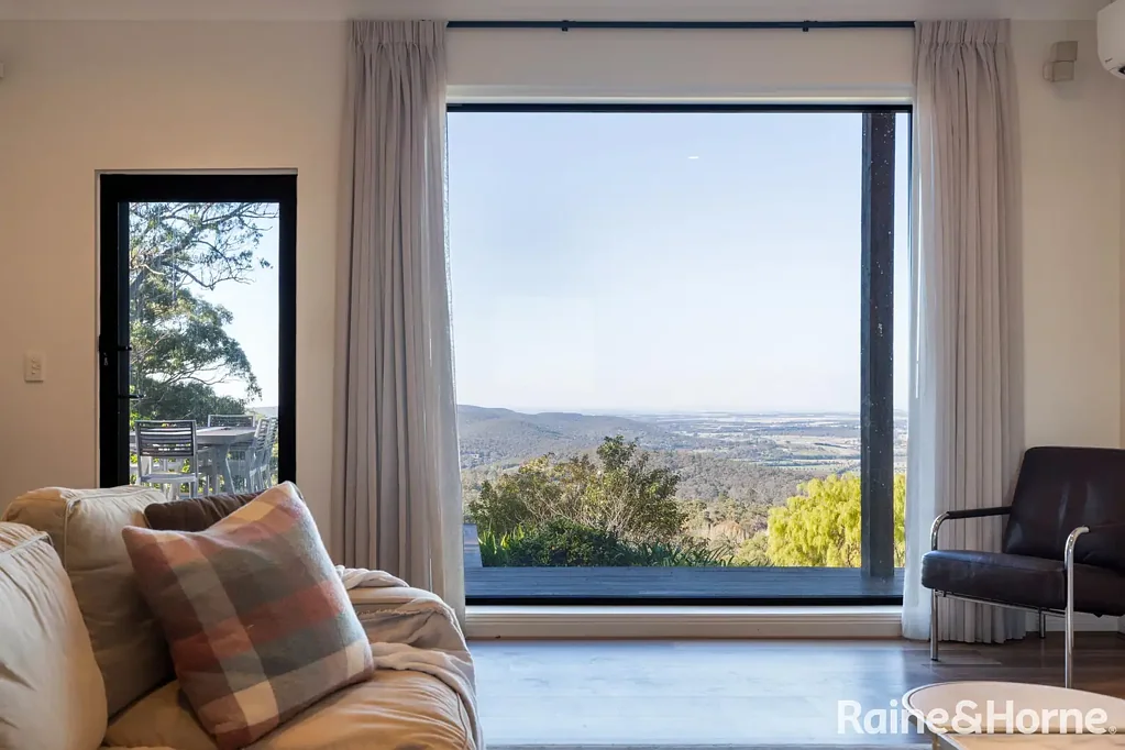 Mount Macedon 4ਬੈੱਡਰੂਮ Private Mountainside Sanctuary With Views That Stretch To Melbourne