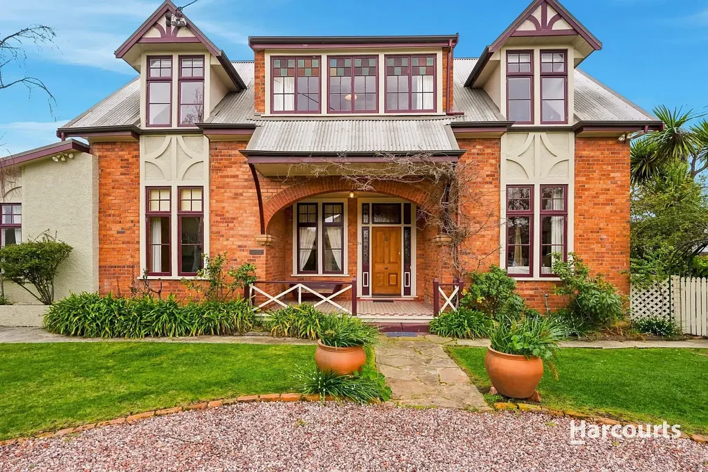 Bellerive 6બેડરૂમ Timeless 1900s Character Home Rich in History and Charm