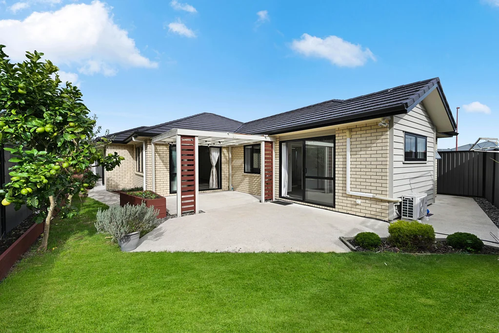Glenview 3房 私密领地，全围栏守护！投资自住双优，必卖！ Fully Fenced, Fully Private – Must Be Sold