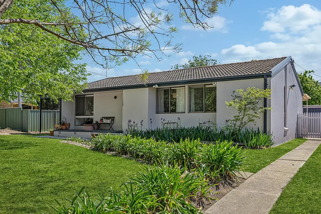 Kambah 3部屋 This is your chance to secure a well-presented, move-in-ready family home in a great location - an opportunity not to be missed!