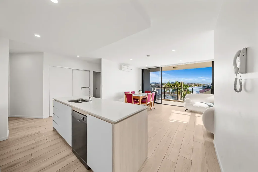 Surfers Paradise 3房  Panoramic Views, Prime Location - Limited Offering - Secure It Today!
