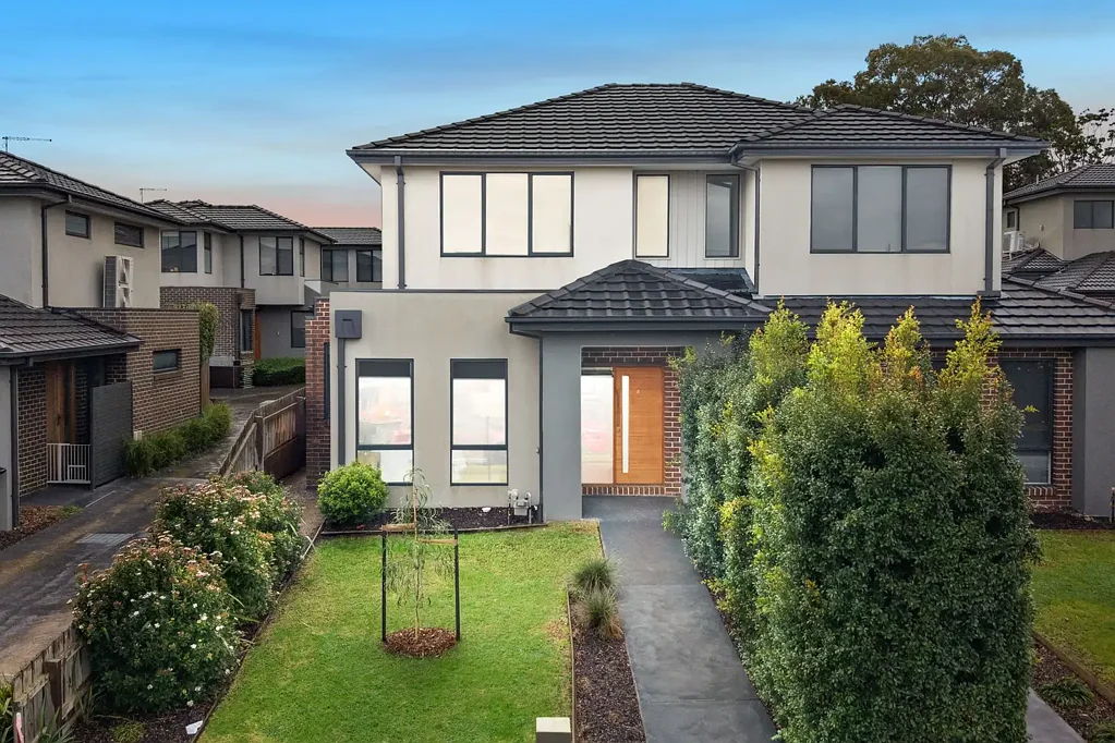 Chadstone 3房 Chadstone 黄金地段的现代联排别墅生活 CONTEMPORARY TOWNHOUSE LIVING IN A PRIME CHADSTONE LOCATION