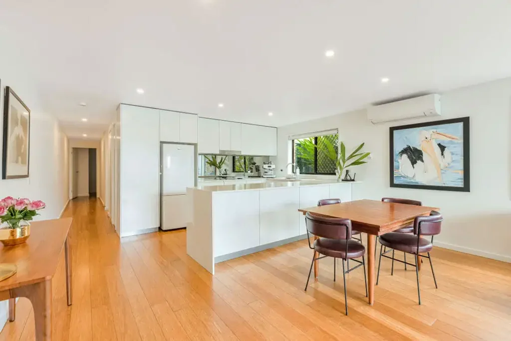 Coolangatta 2房  North-Facing Coastal Apartment in a Walkable Coolangatta Pocket