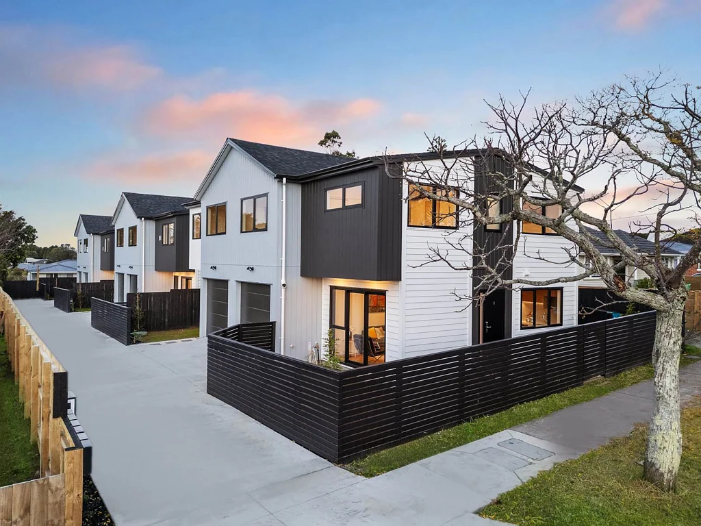 Te Atatu South 3房  Duplex! Garage! Location!