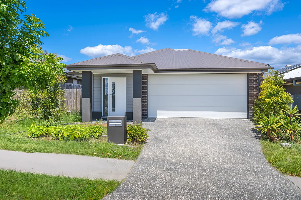 8 Raven Street, Ripley, QLD 4306