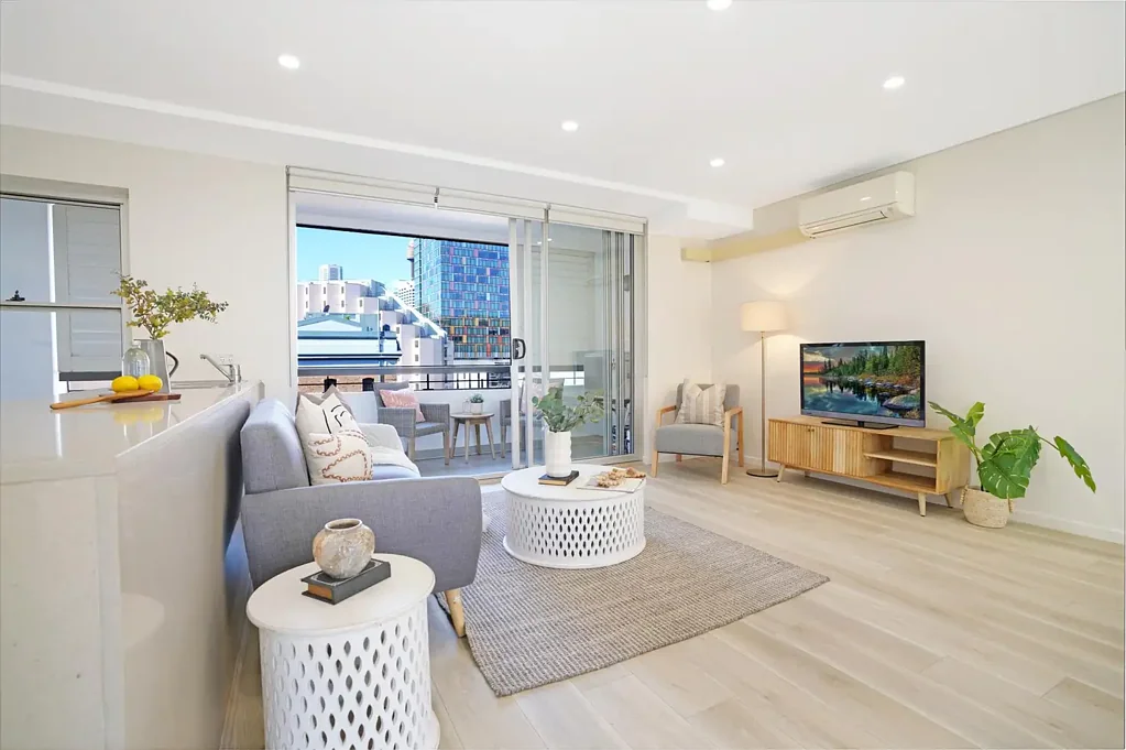 Pyrmont 3房 现代设计 东北朝向 城市天际线 高级厨房 三卧套房 安全车位 社区露台 便利Pyrmont 咖啡馆环绕 Stylish Living