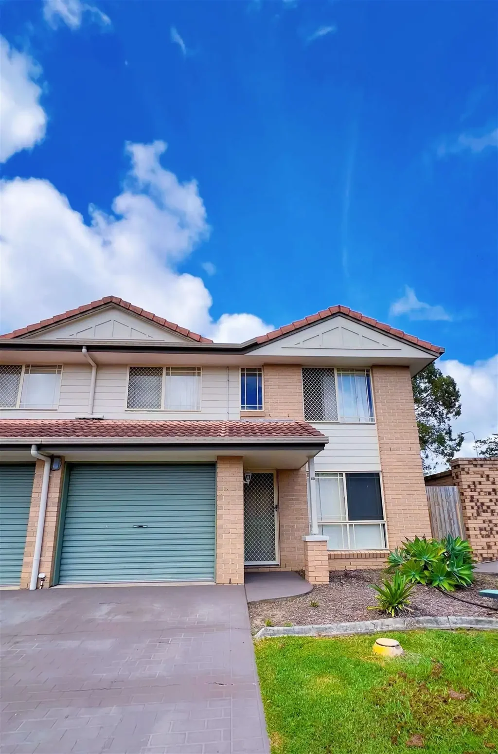 Comfortable 3-Bedroom Townhouse in Quiet Complex
