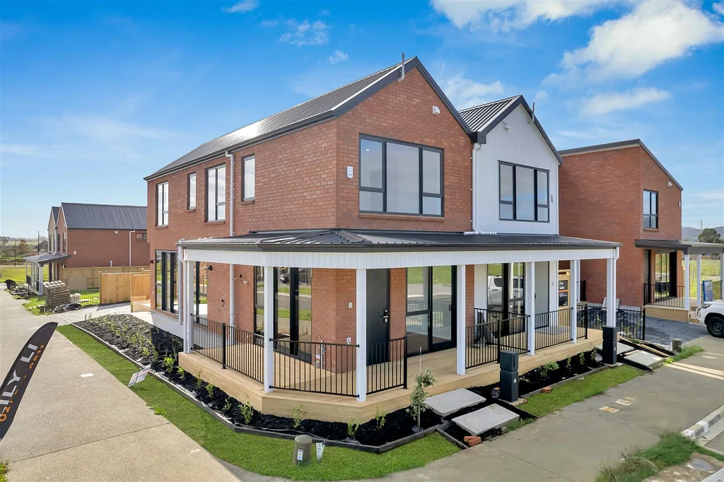 Drury 3ห้องนอน Brand New Corner 3-Bedroom with Brick Cladding