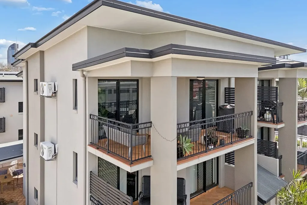 East Brisbane 2Kwarto Elevated, refreshed and effortlessly connected
