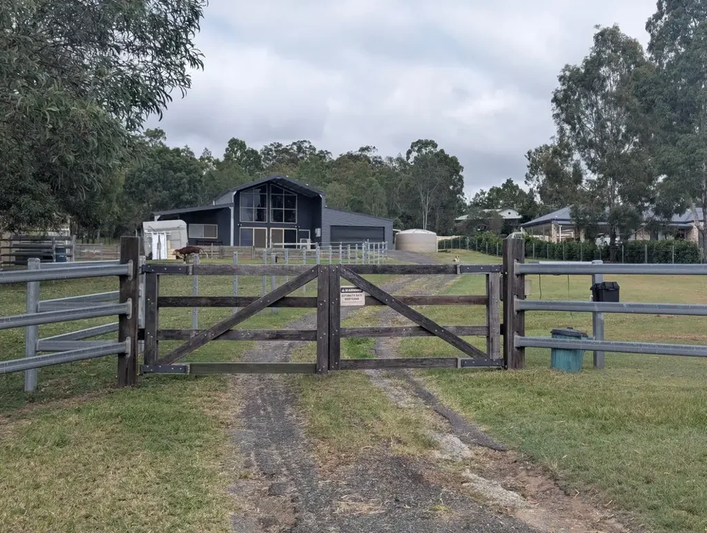 Glenore Grove  Striking American Barn-Style Home on 4,209m² - Space, Style & Convenience