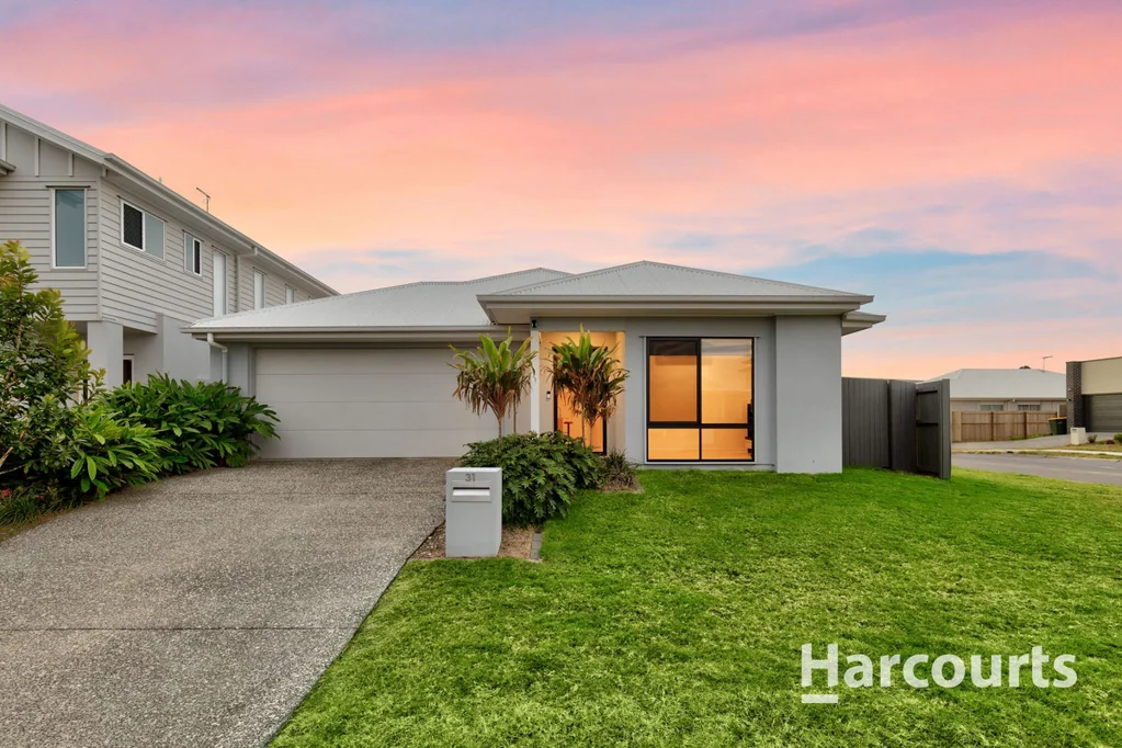 Lawnton 4غرفة نوم Contemporary Family Living in the Sought-After Lawnton Lakes Estate