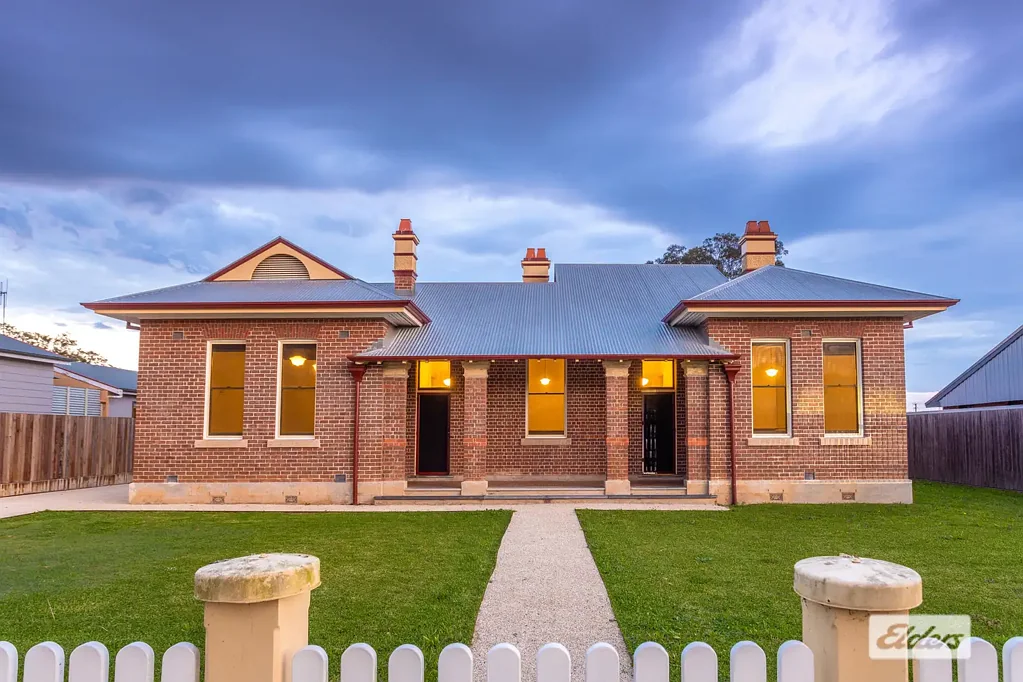 Tinonee 4chambre A UNIQUE HISTORIC HOME IN THE HEART OF TINONEE