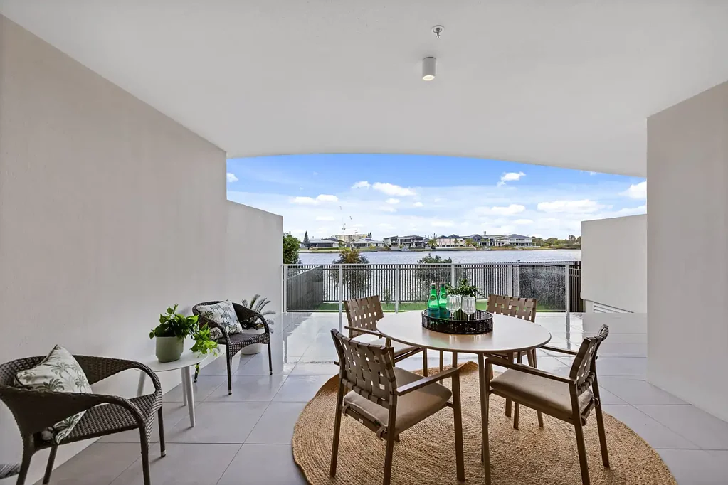Birtinya 3chambre Waterfront Ground Floor Living in The Brand New St Clair Building