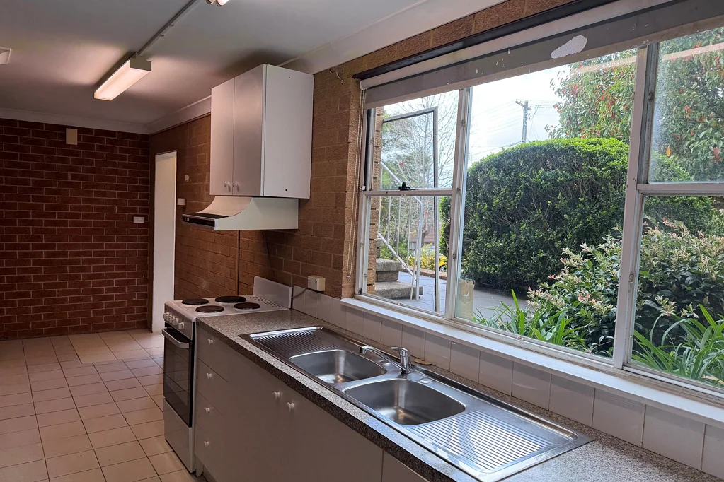 One bedroom flat in the heart of Castle Hill ~