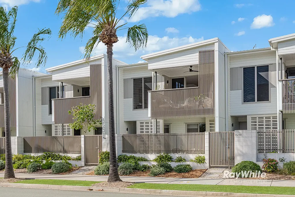 Newport 3Zimmer ANOTHER ONE SOLD BY JAY & MICHELLE PETERS!