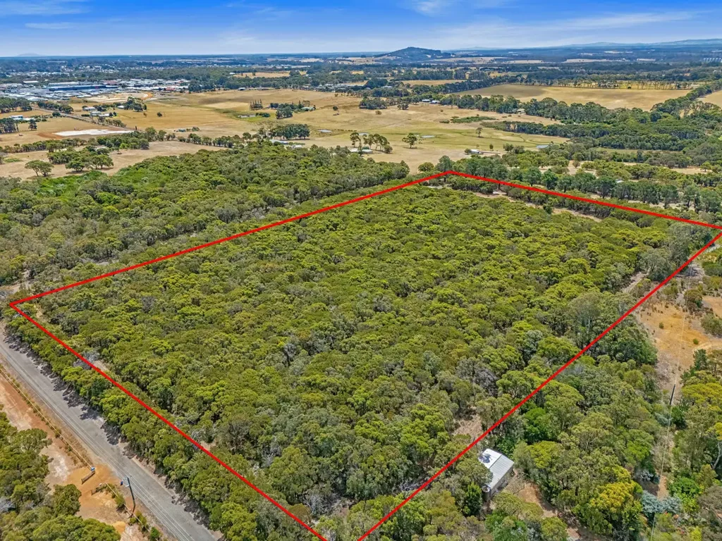 Lange  PRIVACY, SECLUSION AND CENTRALLY LOCATED