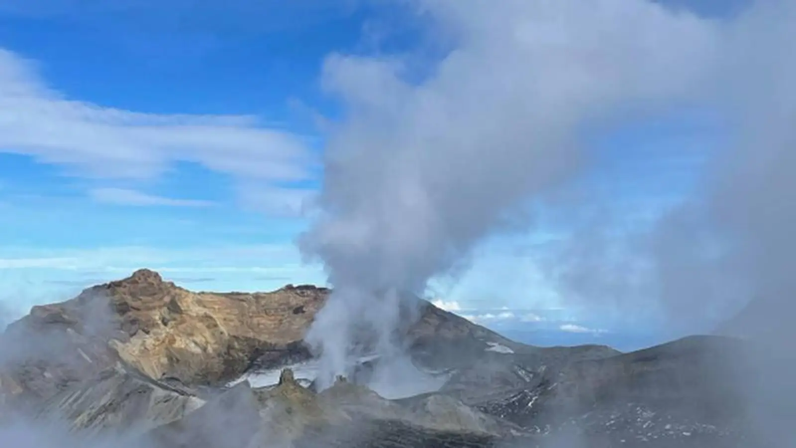 注意!北岛火山出现喷发信号,蒸汽不断涌出