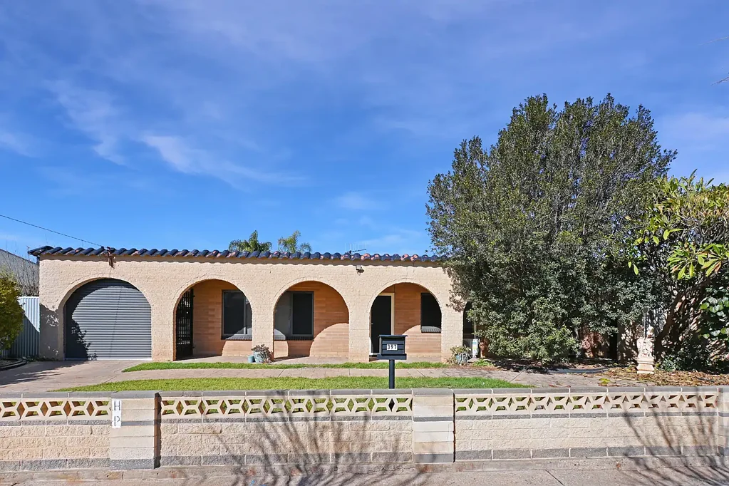 Broken Hill 3ਬੈੱਡਰੂਮ WELL-DEVELOPED HOME – CENTRALLY LOCATED