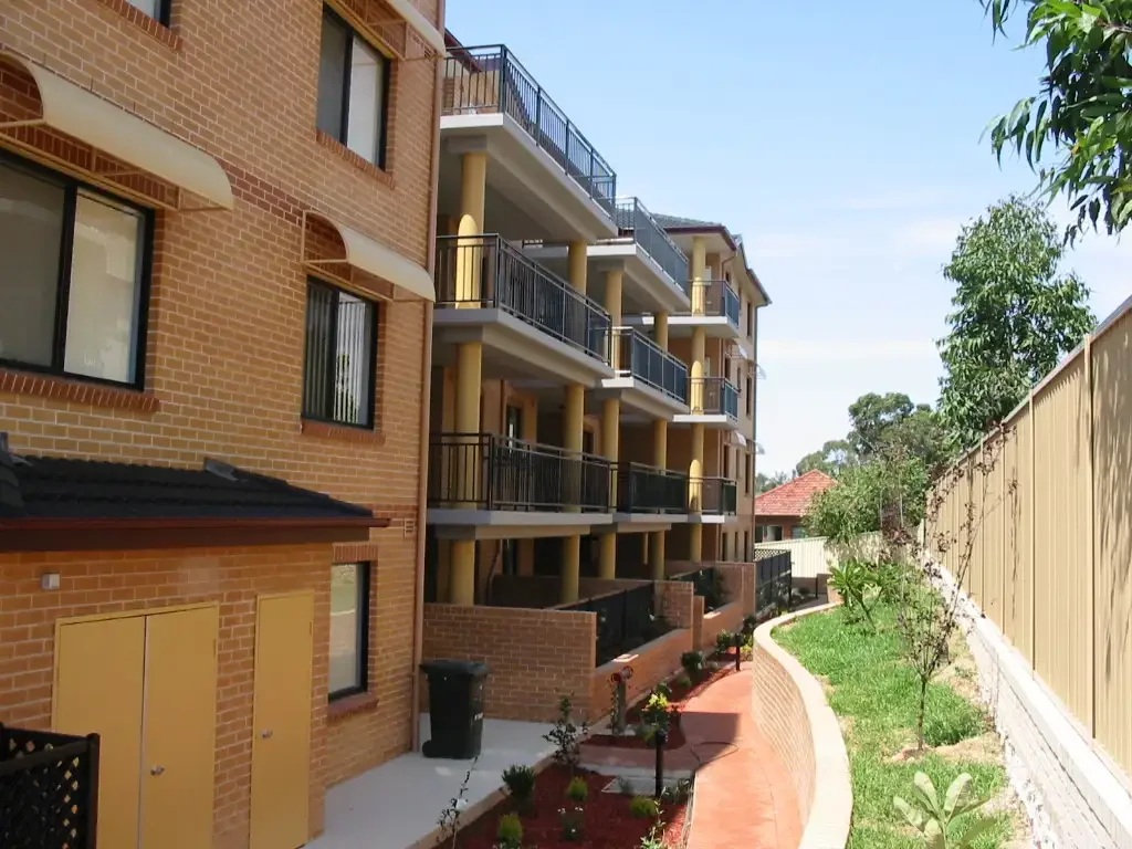 Spacious Ground Floor 2 Bedroom Unit - Close To All Amenities