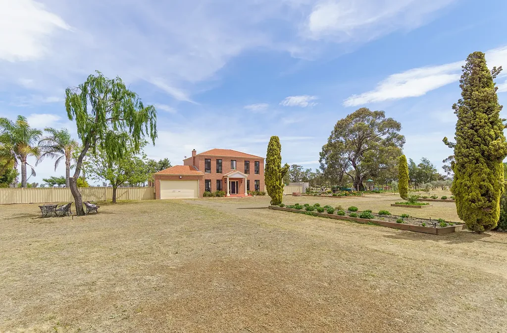 Katandra West Self-Sufficient Acreage Living in Katandra West