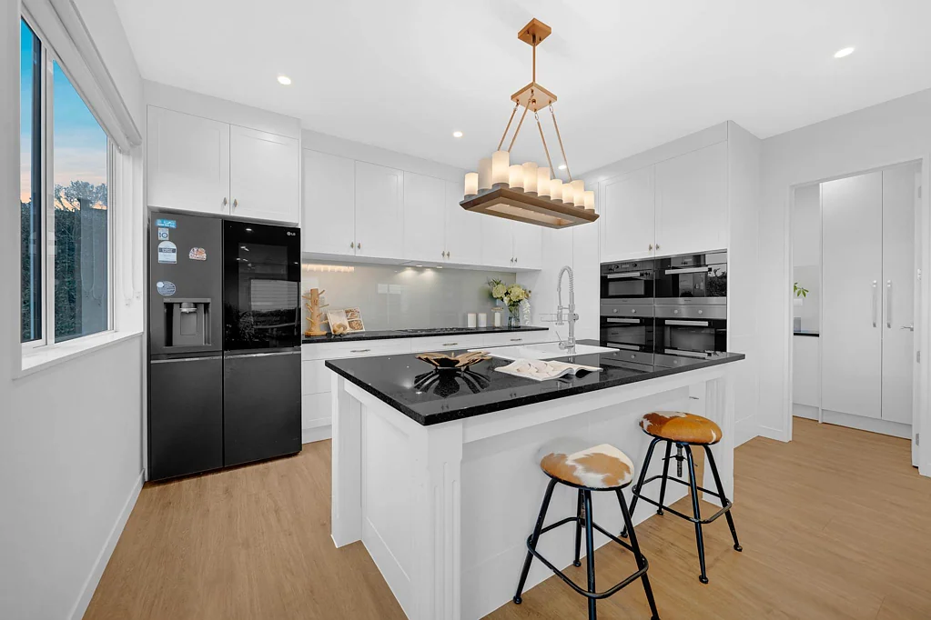 Oteha 6Kwarto Vendor Downsizing – New Home Purchased, This P...
