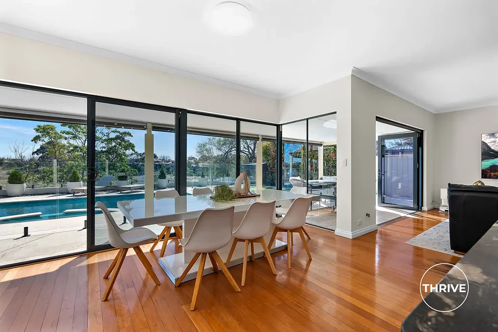 Jandakot 5chambre Resort-Style Family Living with Stunning Pool Views!