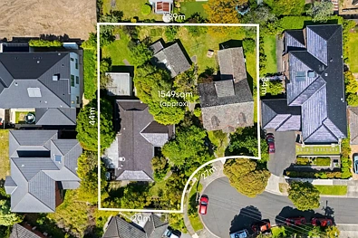 Mount Waverley 7房 两处住宅联售 7卧4卫 1549平米地 顶级庭院位置 邻近名校 购物便利 Dual Residence Opportunity in a Blue-Chip Pocket