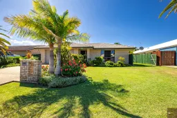 213 Barolin Esplanade, Coral Cove