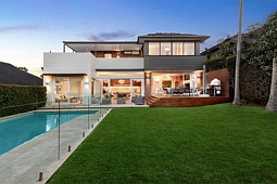 15 The Grove, Roseville