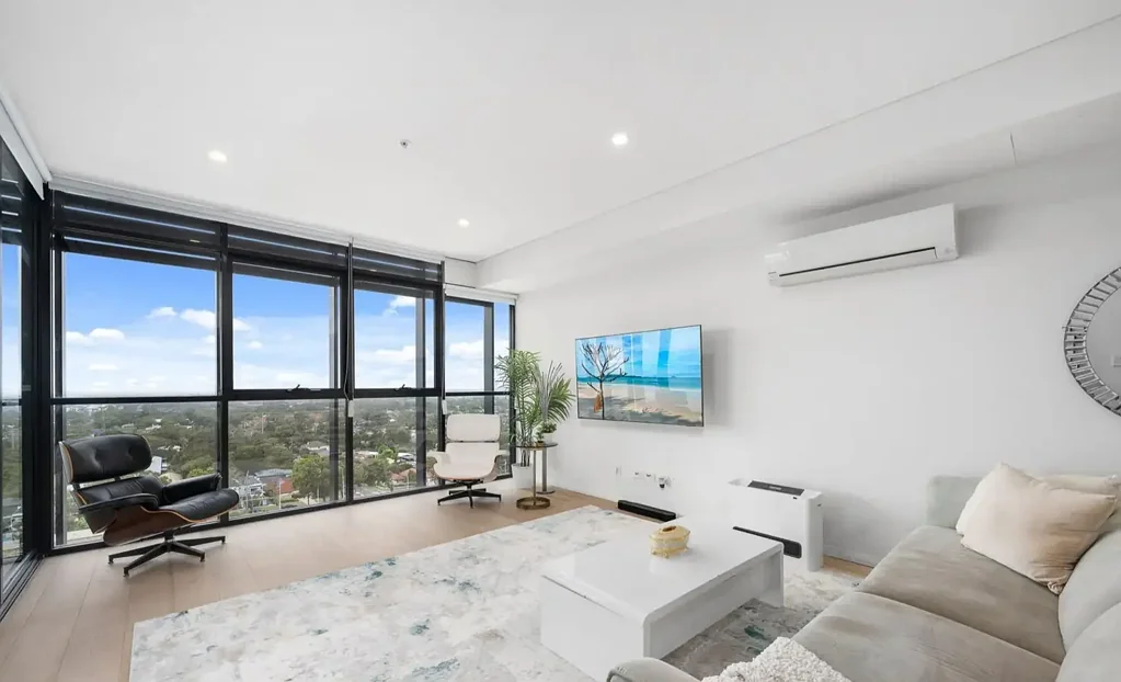 Kirrawee 3Moenga Sub-Penthouse Elegance with Panoramic City & Beach Views