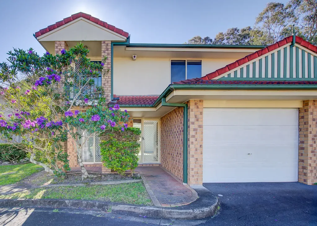 3 BED TOWNHOUSE – GATED COMPLEX – GREAT LOCATION
