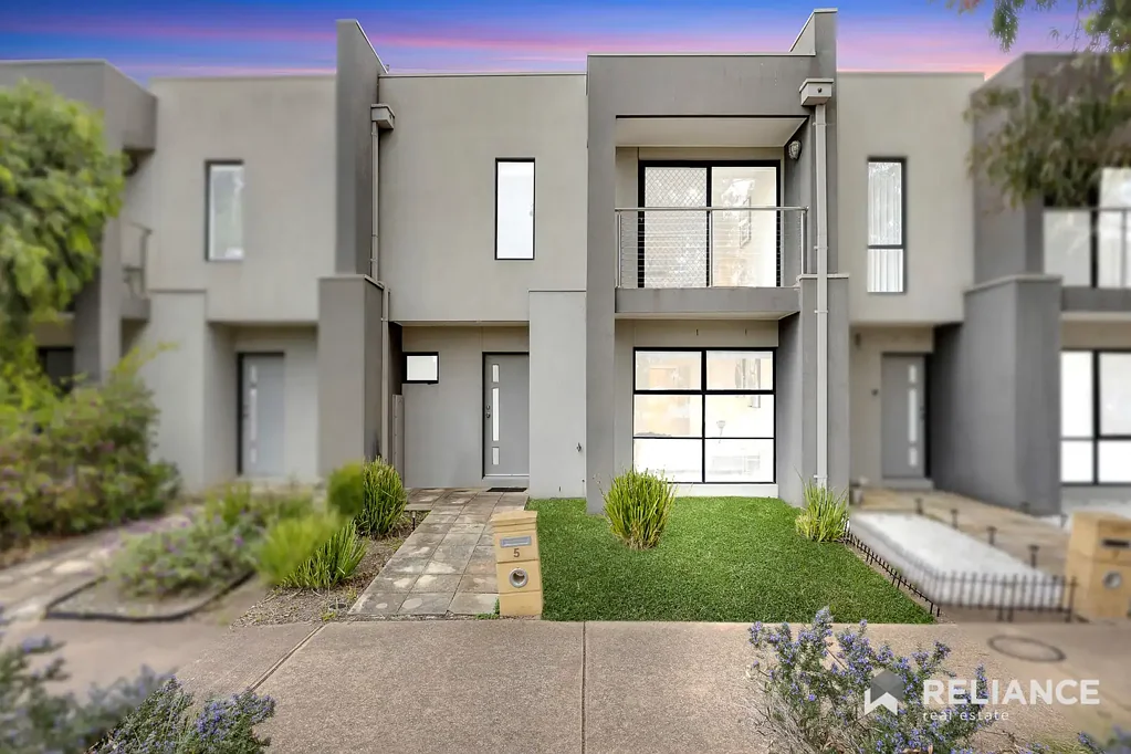 Comfort & Style in Sought-After Wyndham Waters Estate