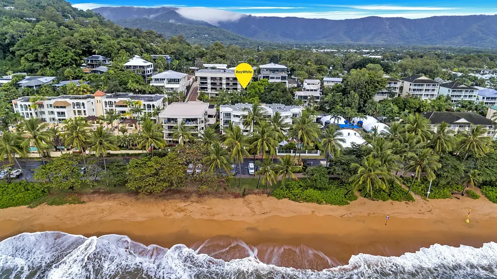 Trinity Beach 3Kwarto BEACHSIDE APARTMENT - NOW VACANT - MOVE STRAIGHT IN