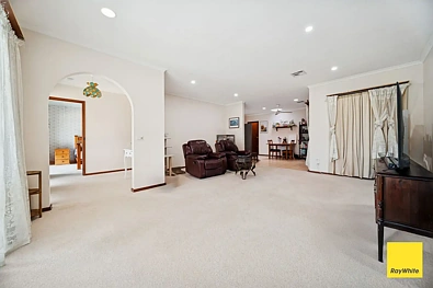 लिविंग रूम - 78 IRONSTONE ROAD, EPSOM