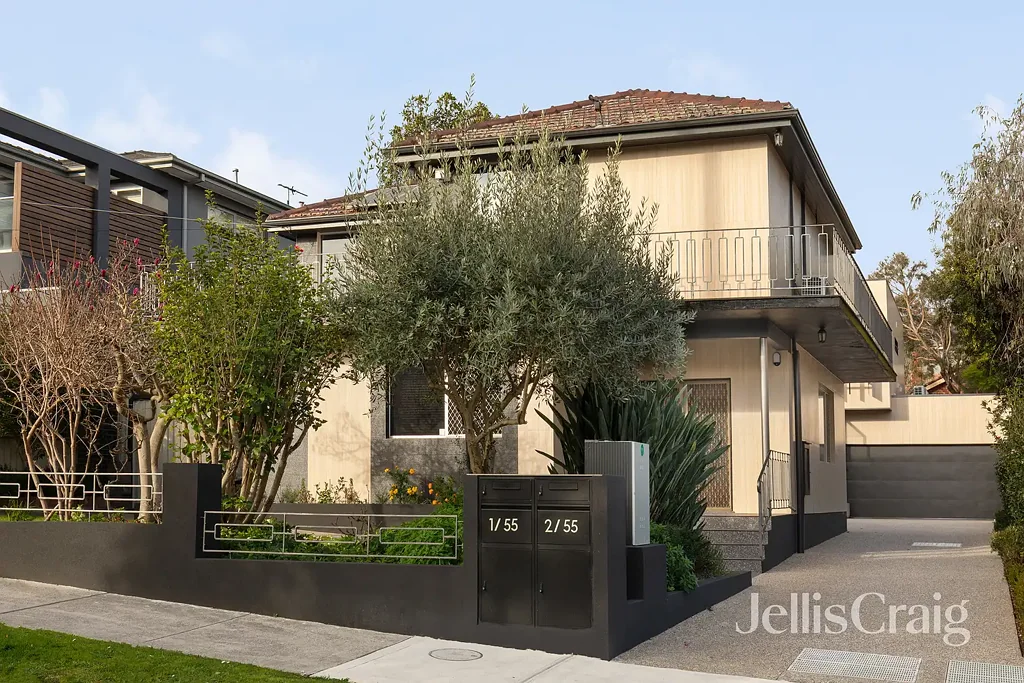Space to Spread Out in the Heart of Ivanhoe