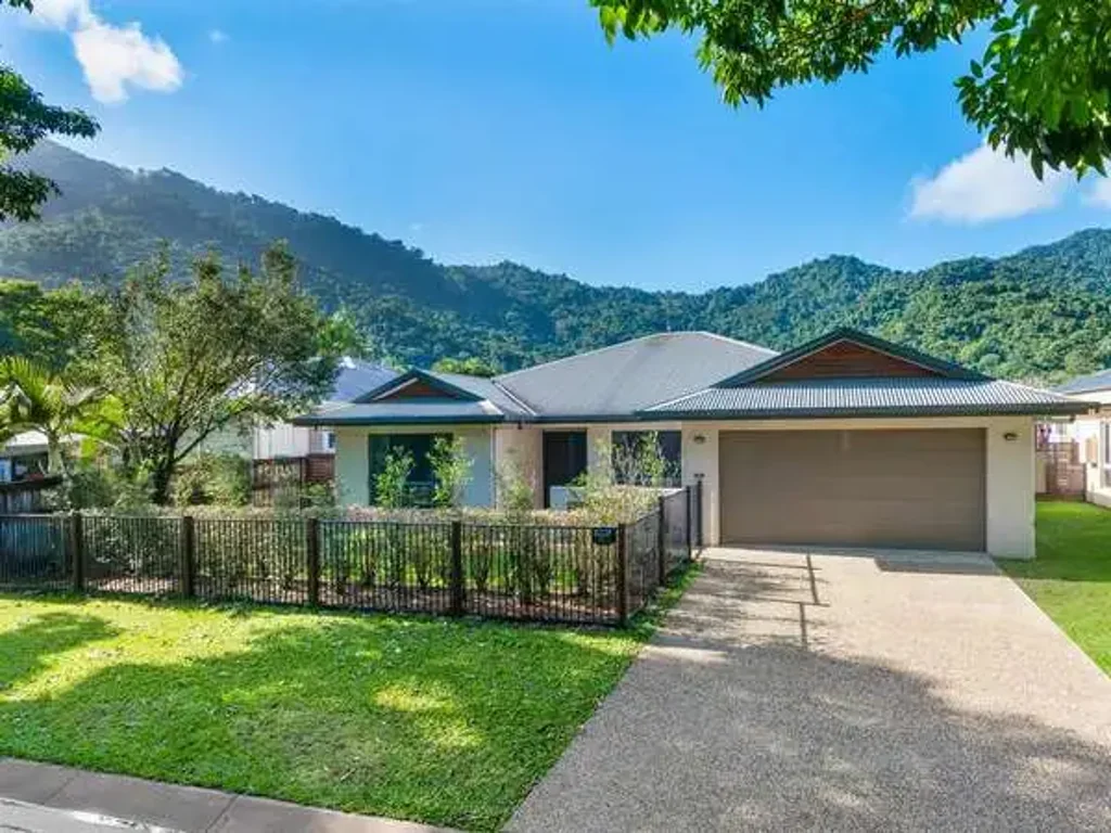 Family Home in the Heart of Redlynch Valley!