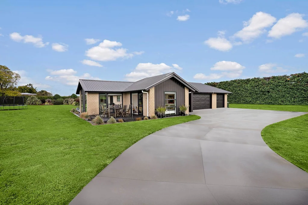 Pukekohe 4Kwarto !!! CONTRACT FALLEN - PRICE REDUCED - ACT NOW !!!