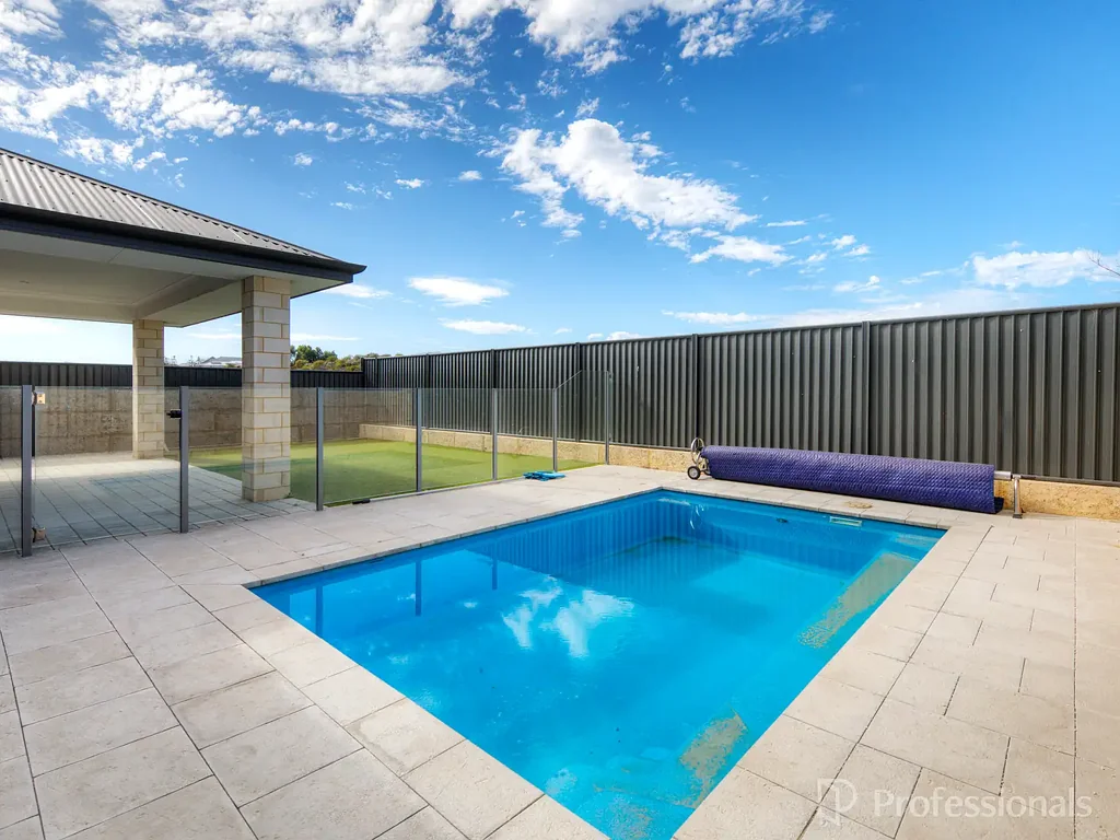 Poolside Paradise!