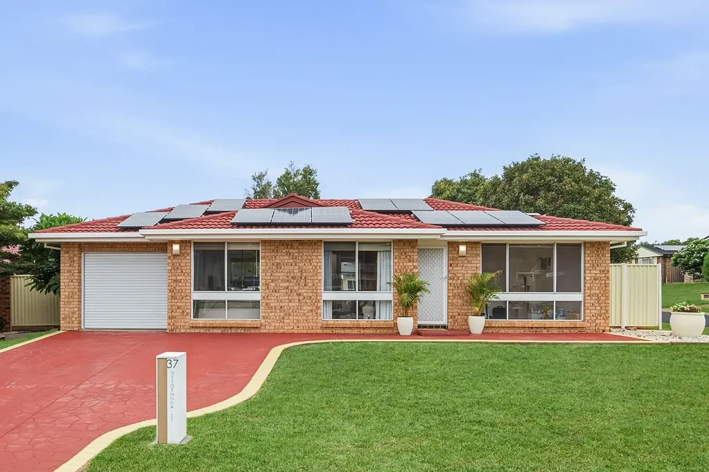 37 Desdemona Street, Rosemeadow, NSW 2560