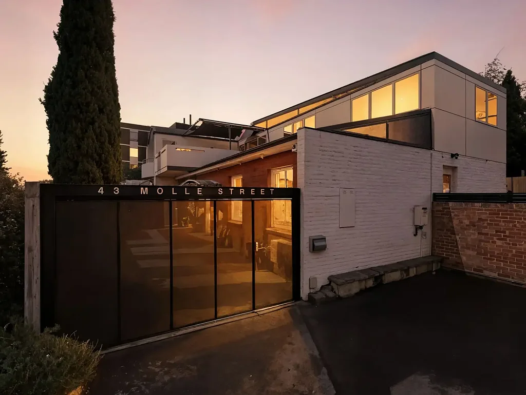 Hobart 10房  A jewel to behold - two titles, five apartments