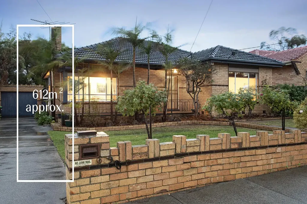 Bentleigh East 4 Bedroom A classic canvas in the Coatesville zone