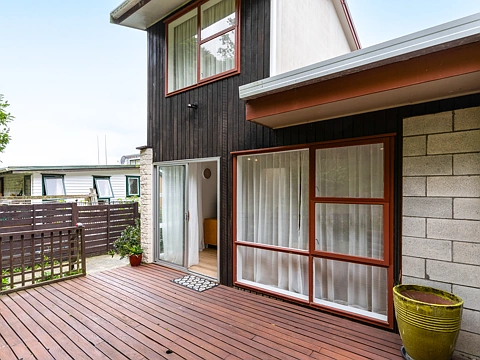 Churton Park 3房  Townhouse in Prime Location