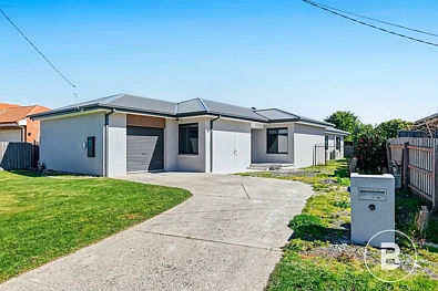Wendouree 4 Bedroom NEWLY RENOVATED, FOUR BEDROOM, TWO LIVING HOME IN WENDOUREE