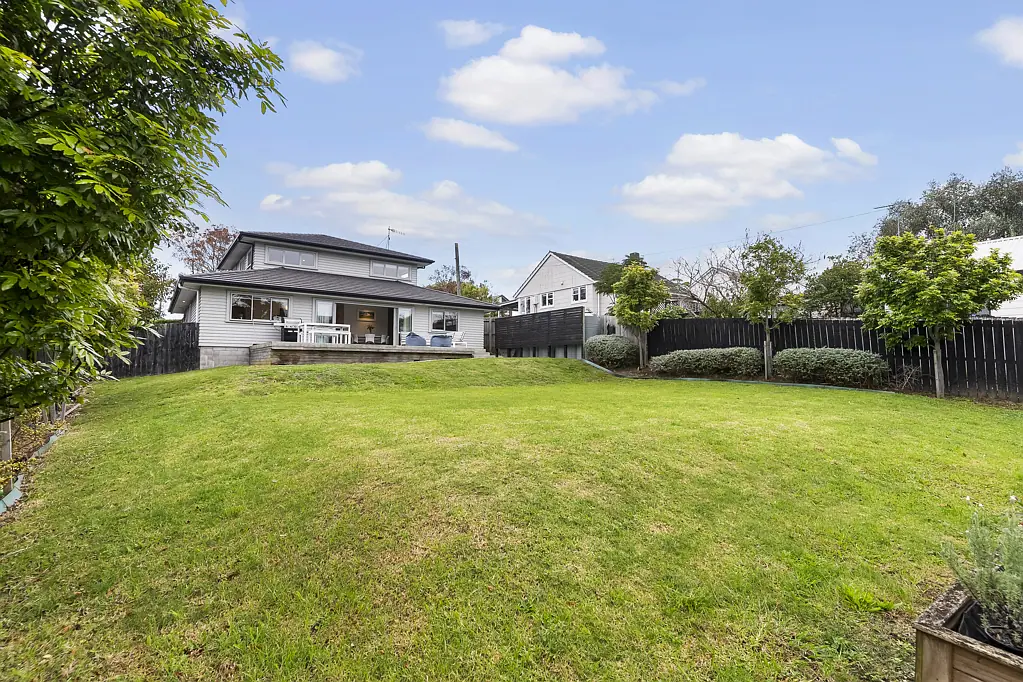 Glen Innes 4Zimmer Spacious Family Home with Development Upside
