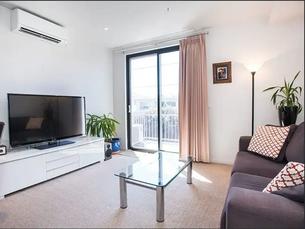 Two Bedroom Apartment in the Heart of St Kilda