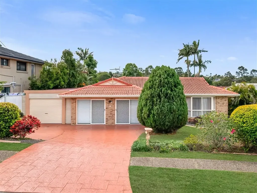 Stunning Contemporary Home in Wishart ! Highly sought after Wishart State school, Mansfield State High Catchment !