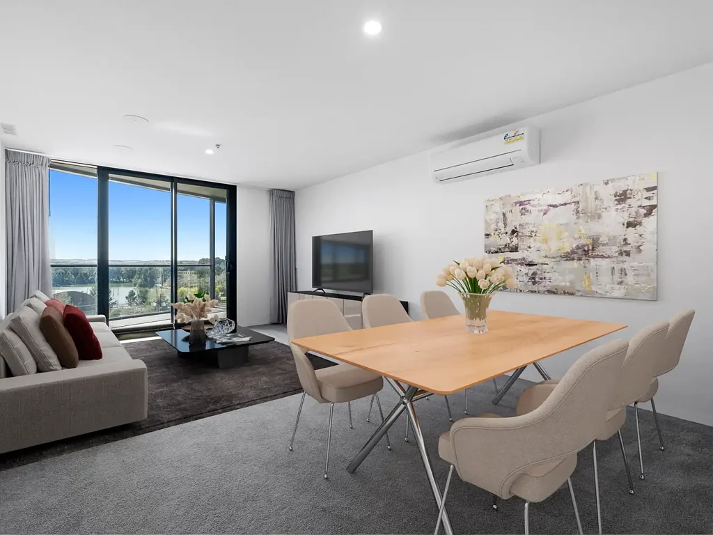 Belconnen 2कमरा An extra-large floor plan, water views and great orientation