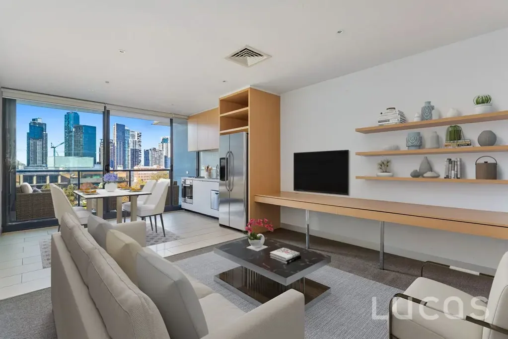 Enjoy views of Yarra River and Southbank