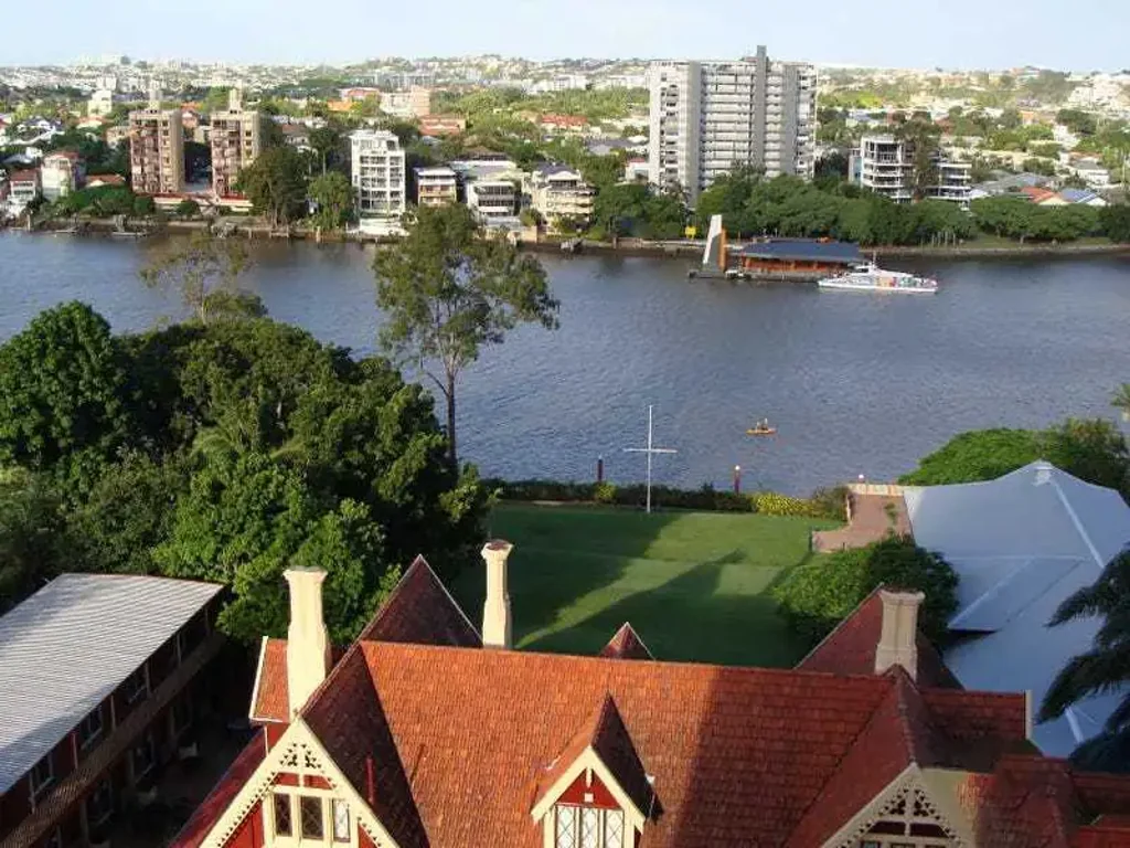 10th Floor Fully Furnished Studio With Stunning City and River Views